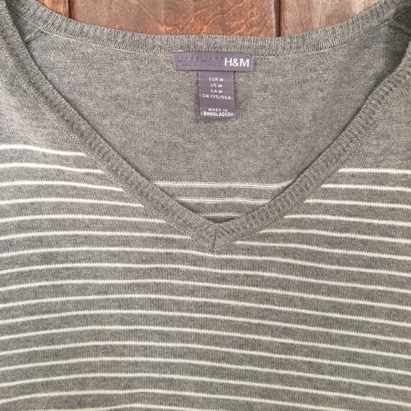 V-neck sweater - Picture 2 of 5